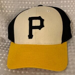 Pittsburg Pirates blue, white and yellow mesh baseball hat. Snap-back closure.
